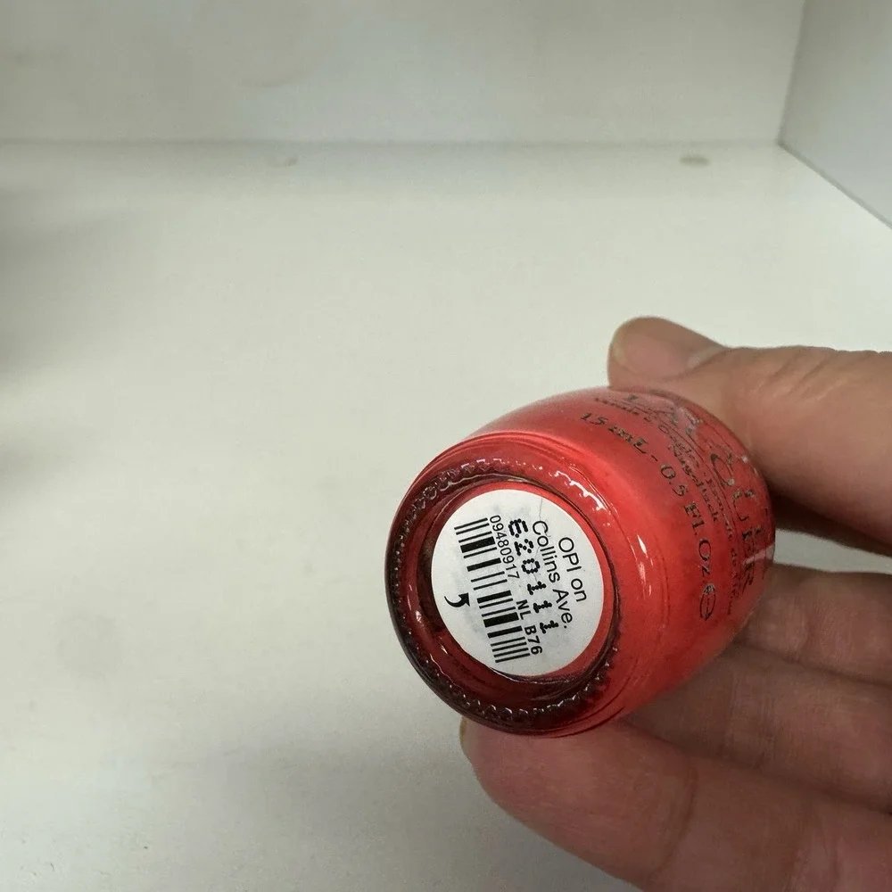 OPI‎ Lacquer - B76-OPI on Collins Ave - 0.5oz / 15ml